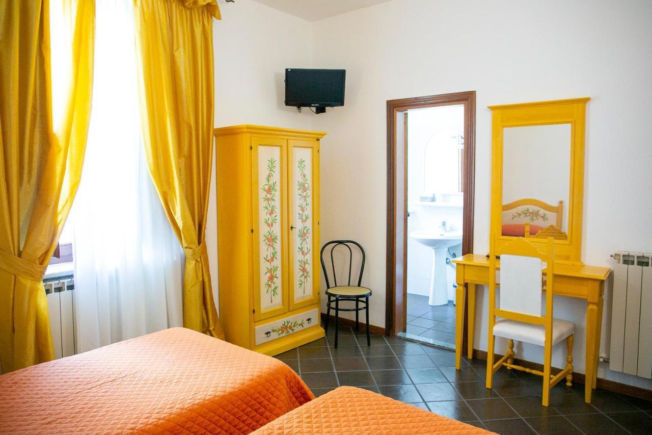 La Villetta Food & Drink Rooms For Rent - No Reception - LʼAquila Extérieur photo